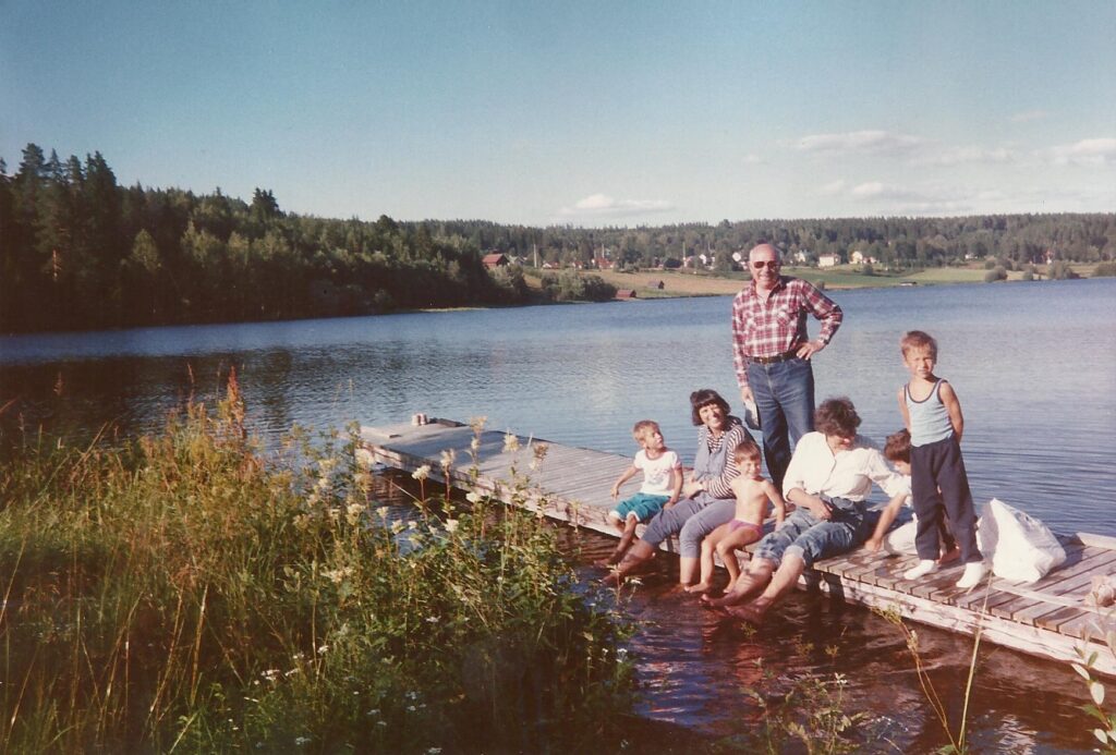 Lato 1989, okolice Oslo, Bolesław Gleichgewicht pierwszy raz od pięciu lat spotyka dzieci i wnuki (syn