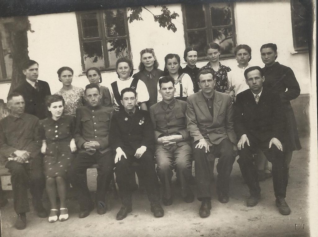 Bolesław Gleichgewicht wśród uczestników kursów pedagogicznych, Pierwomajsk, ZSRR, 1951.