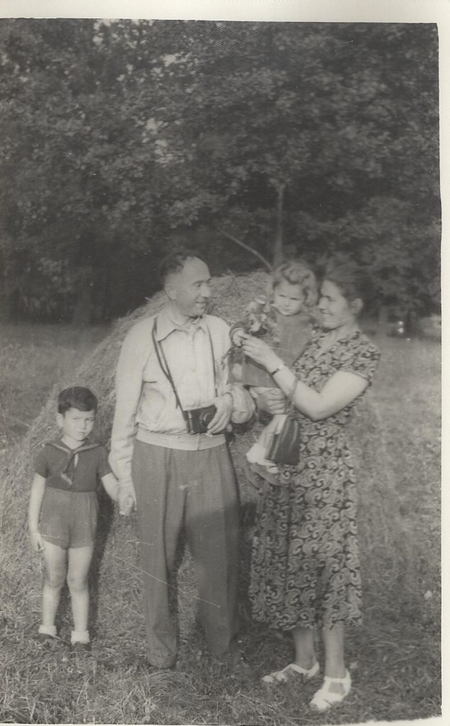 Bolesław Gleichgewicht z żoną i dziećmi.